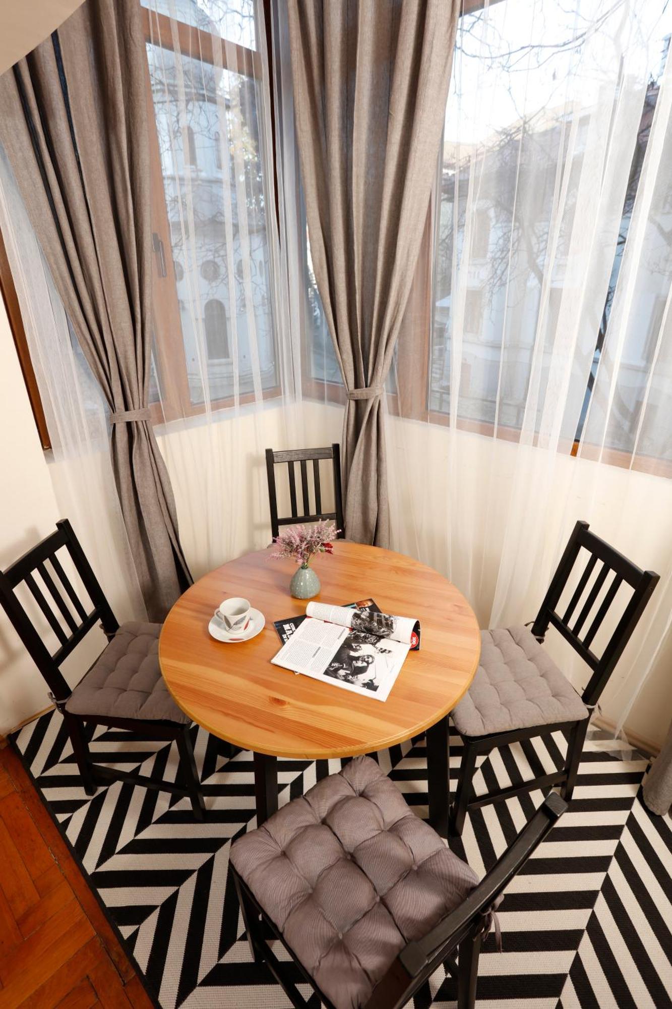 Peaceful Getaway - Generous 3-Bedroom Sanctuary - Close To Historic Old Town Букурещ Екстериор снимка