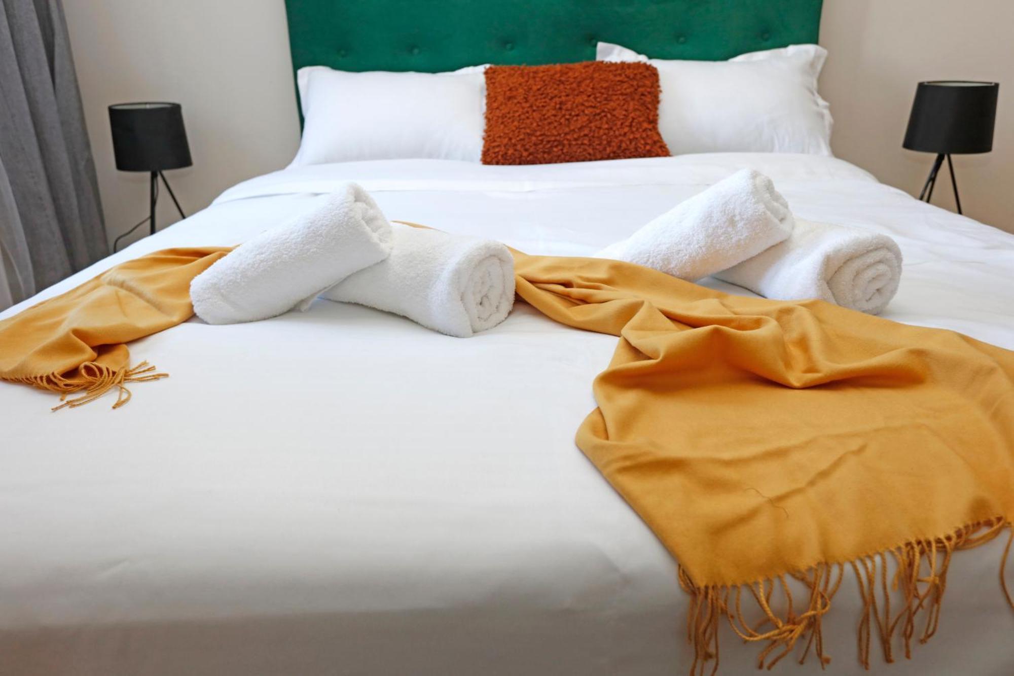 Peaceful Getaway - Generous 3-Bedroom Sanctuary - Close To Historic Old Town Букурещ Екстериор снимка