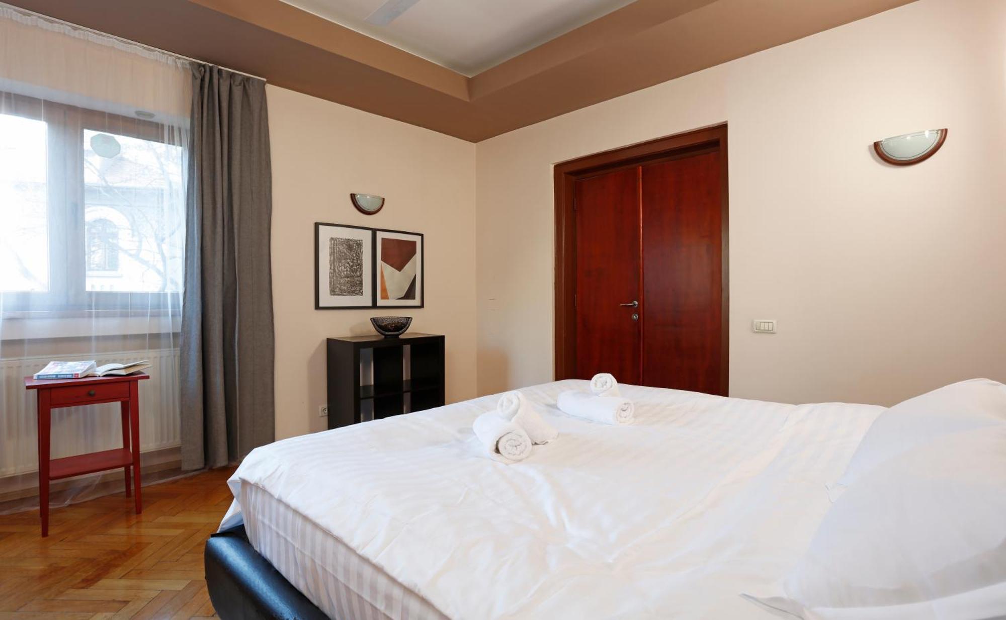 Peaceful Getaway - Generous 3-Bedroom Sanctuary - Close To Historic Old Town Букурещ Екстериор снимка