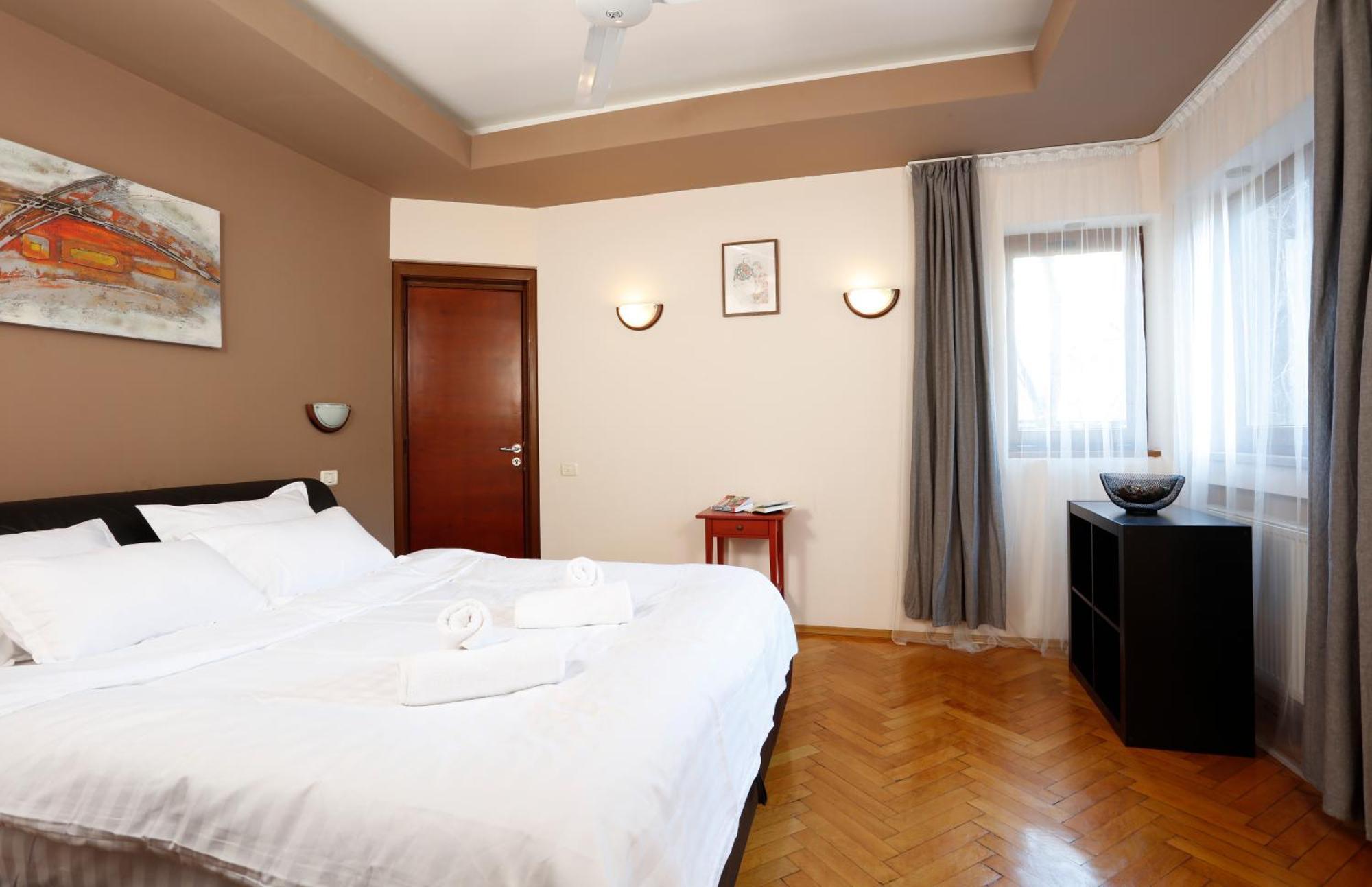 Peaceful Getaway - Generous 3-Bedroom Sanctuary - Close To Historic Old Town Букурещ Екстериор снимка