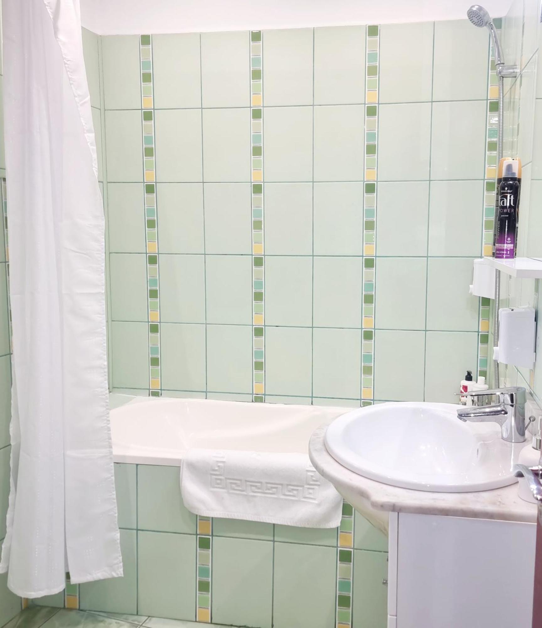 Peaceful Getaway - Generous 3-Bedroom Sanctuary - Close To Historic Old Town Букурещ Екстериор снимка