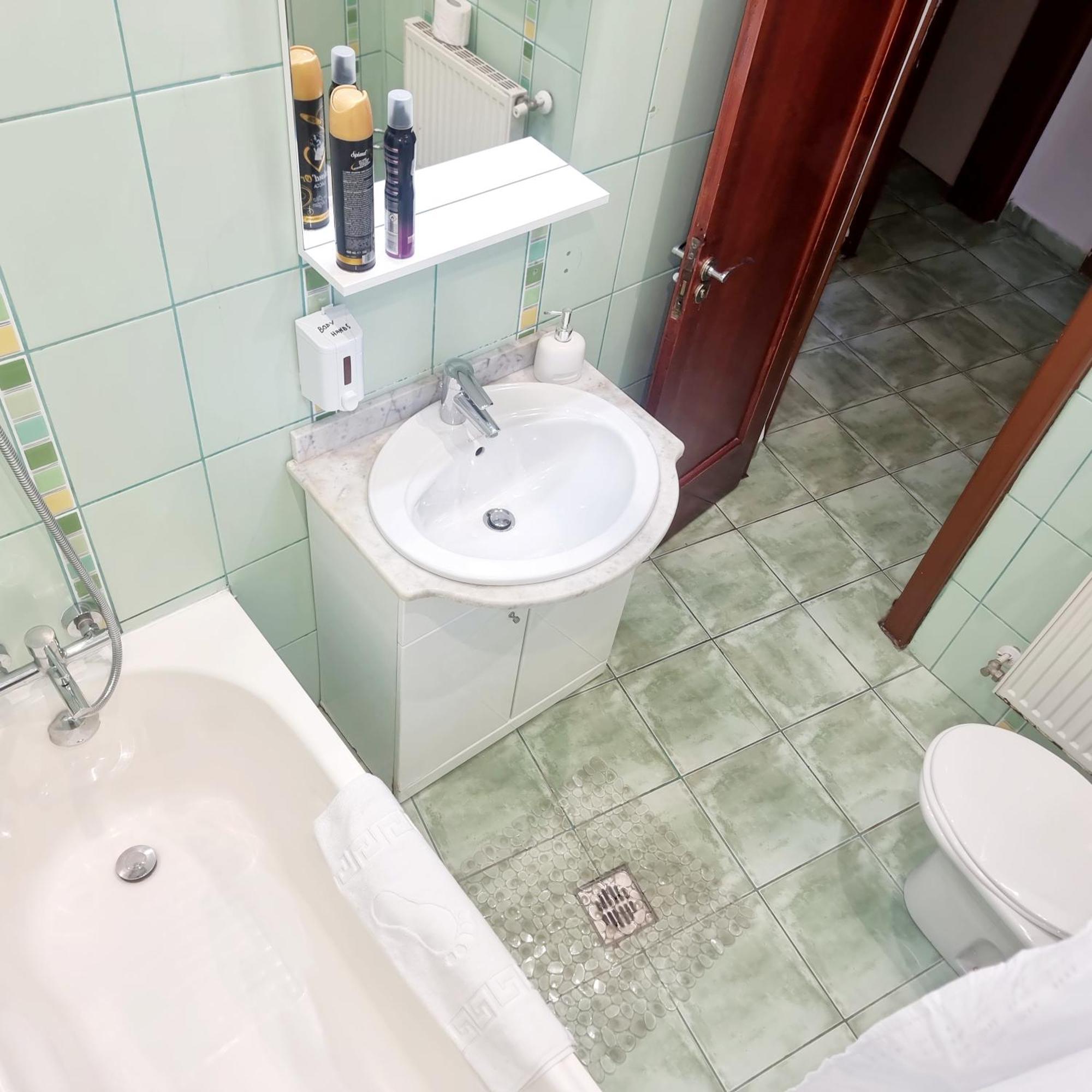 Peaceful Getaway - Generous 3-Bedroom Sanctuary - Close To Historic Old Town Букурещ Екстериор снимка