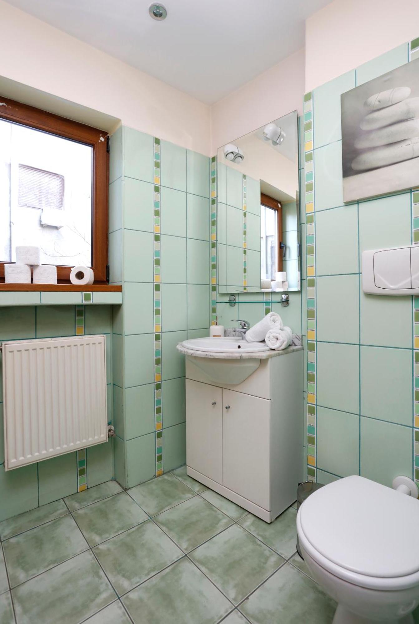 Peaceful Getaway - Generous 3-Bedroom Sanctuary - Close To Historic Old Town Букурещ Екстериор снимка