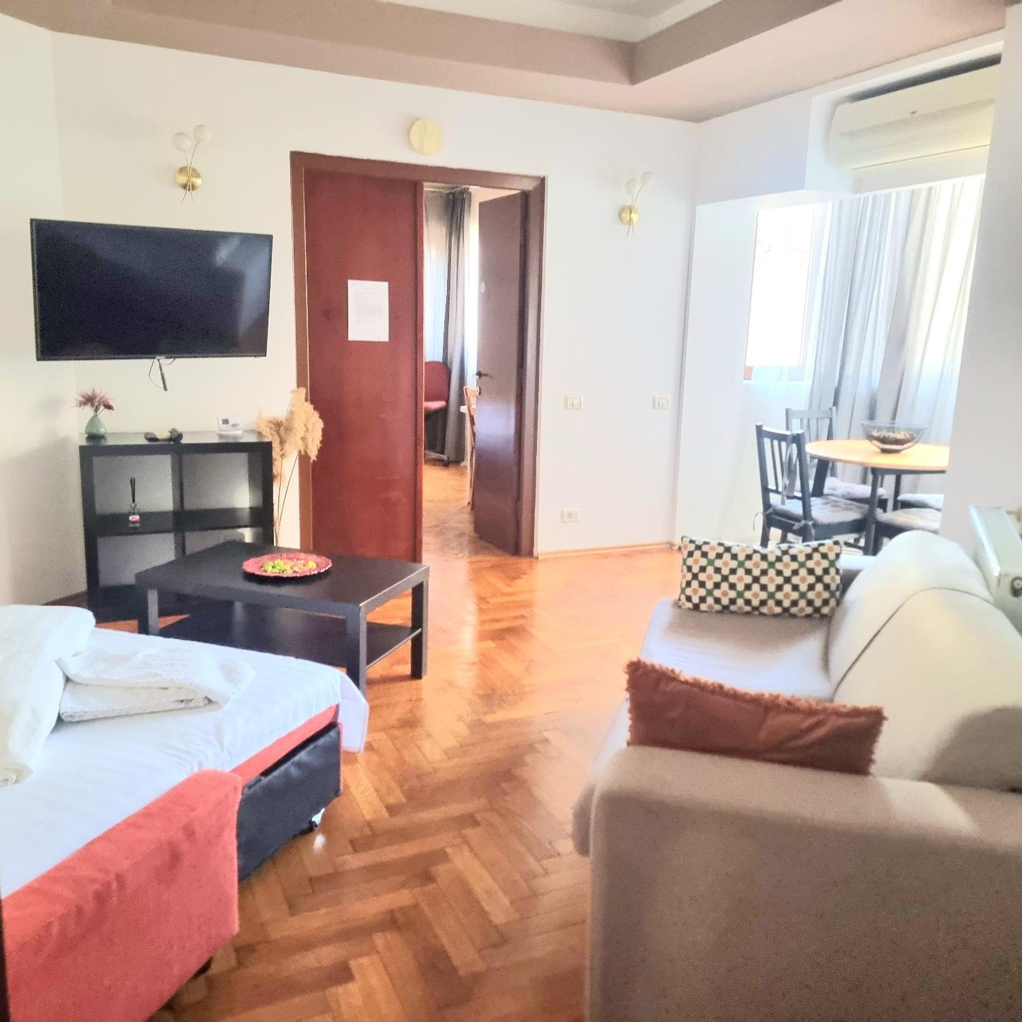 Peaceful Getaway - Generous 3-Bedroom Sanctuary - Close To Historic Old Town Букурещ Екстериор снимка
