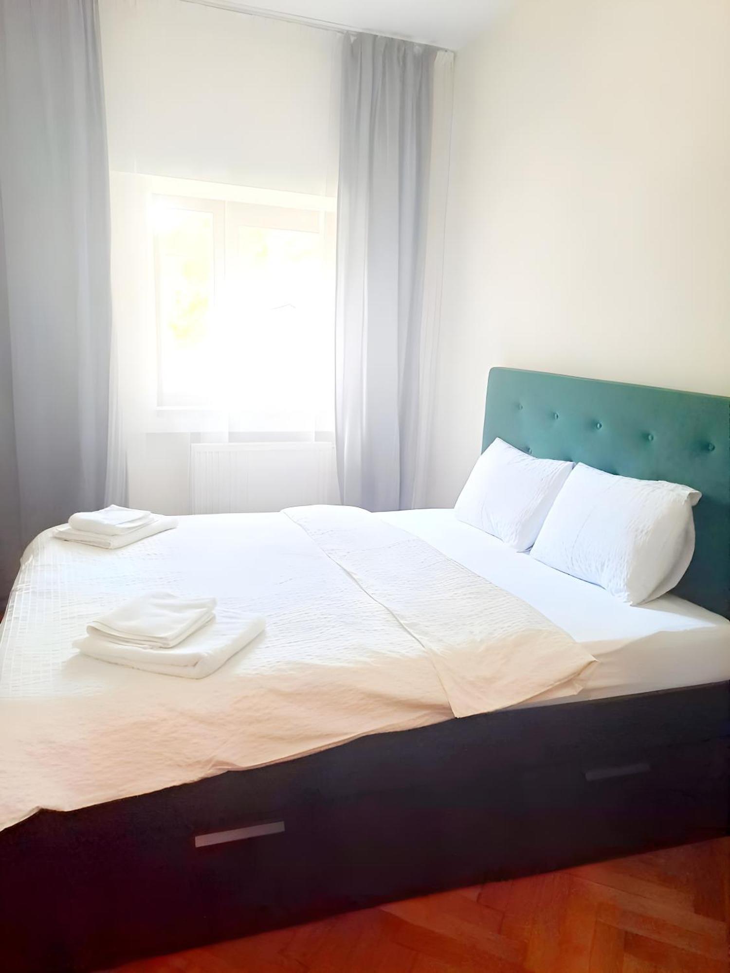 Peaceful Getaway - Generous 3-Bedroom Sanctuary - Close To Historic Old Town Букурещ Екстериор снимка
